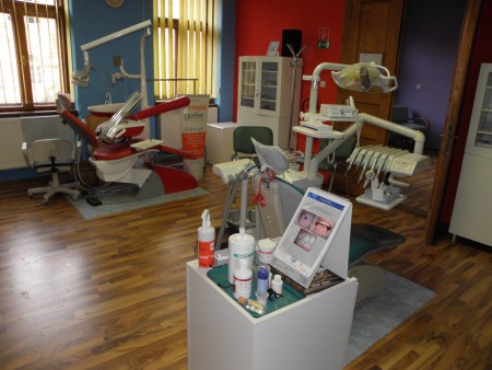 Ambulancia dentálnej hygieny- pohľad na celú ambulanciu s dvoma kreslamy